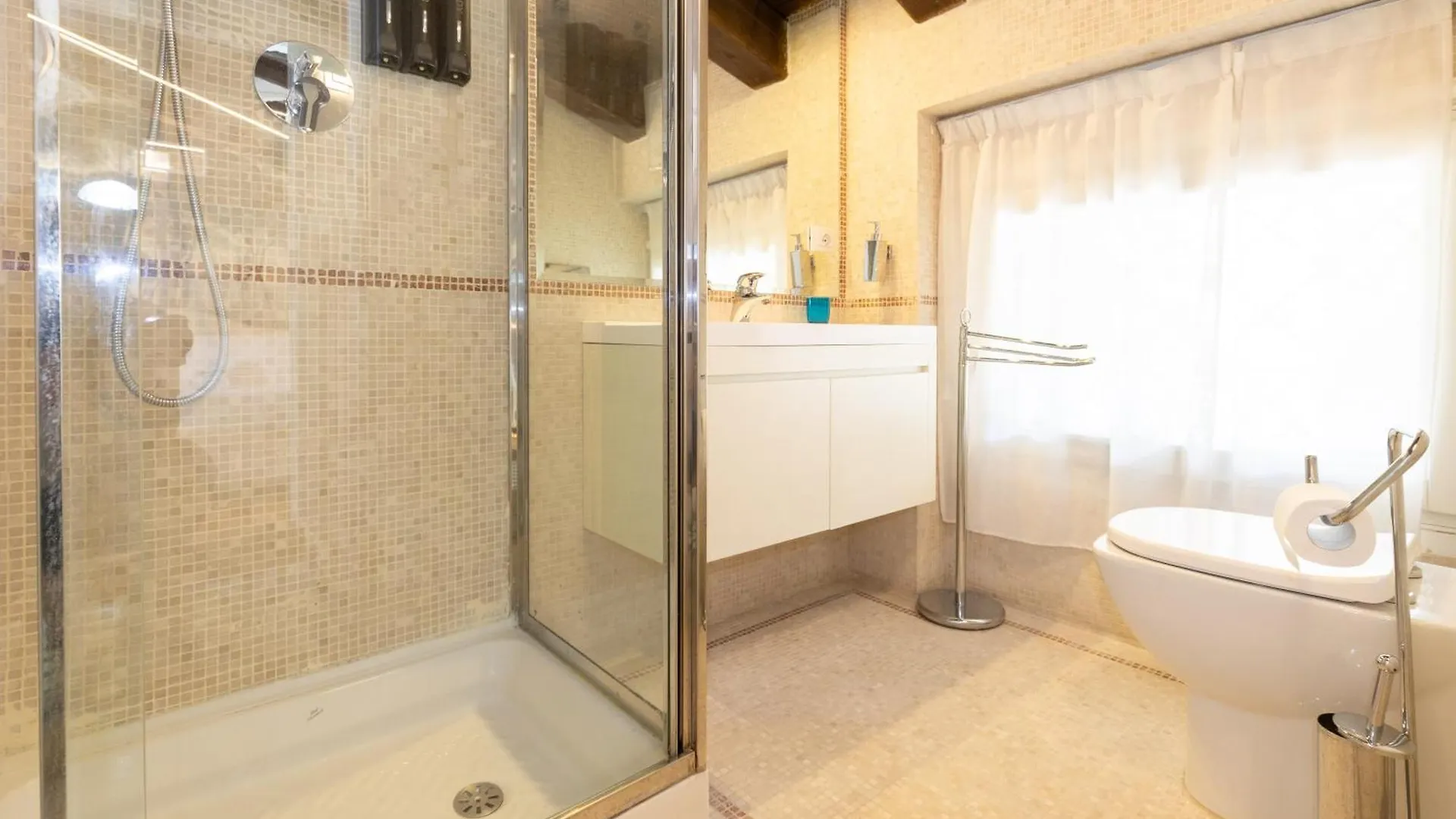 Isaia Garden -Private Garden Spa Bath Bolognarooms Holiday home Bologna
