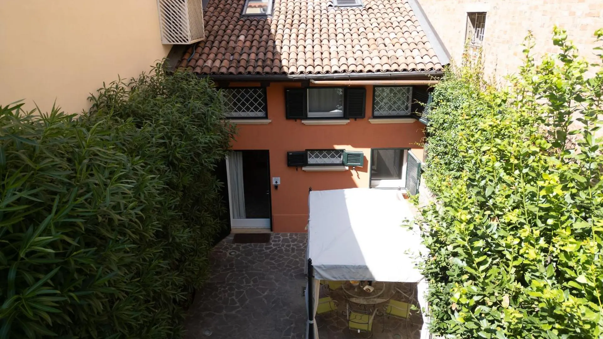 Isaia Garden -Private Garden Spa Bath Bolognarooms Bologna