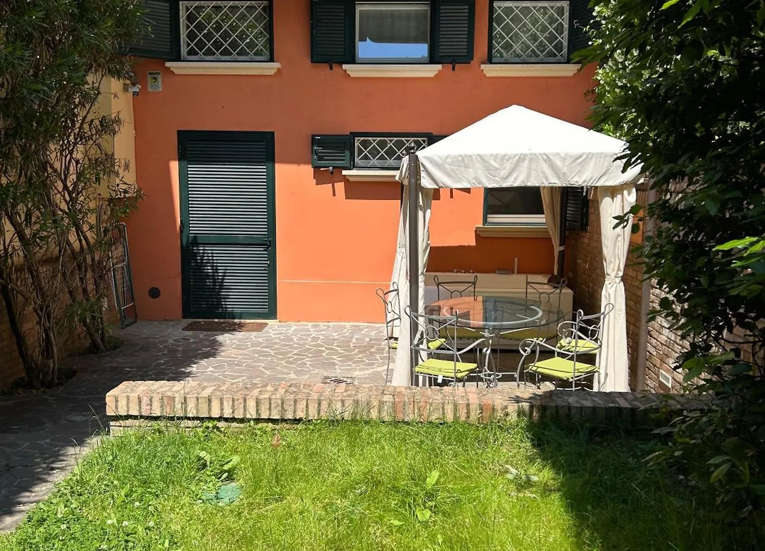 Isaia Garden -Private Garden Spa Bath Bolognarooms Bologna