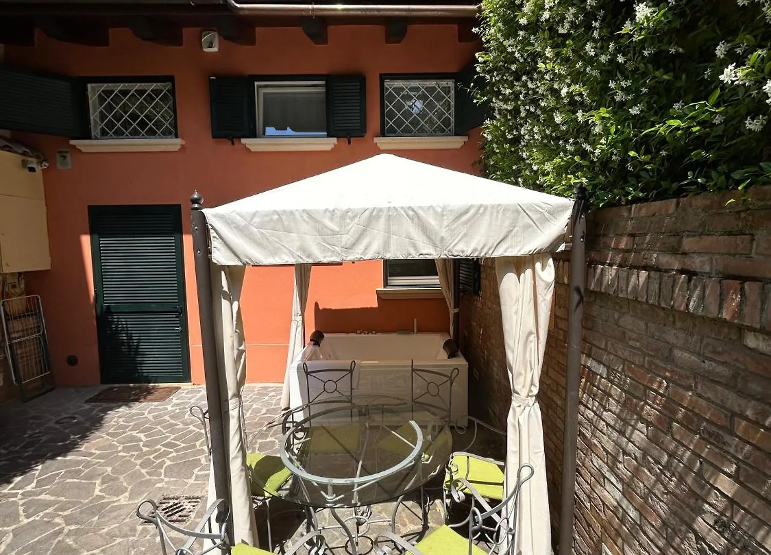 Isaia Garden -Private Garden Spa Bath Bolognarooms 0*, Bologna